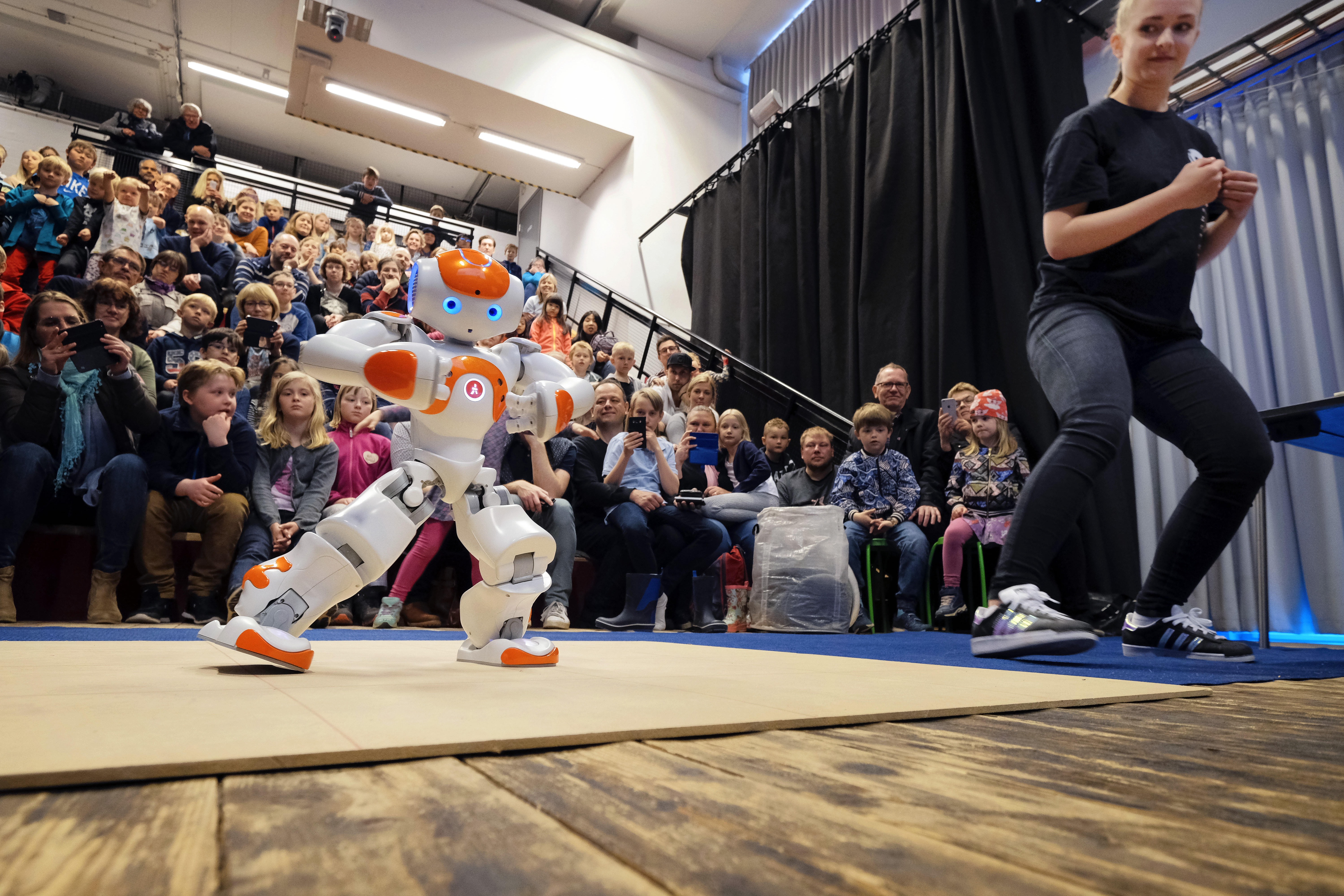 Robotshow i Vattenhallen. Foto Håkan Röjder