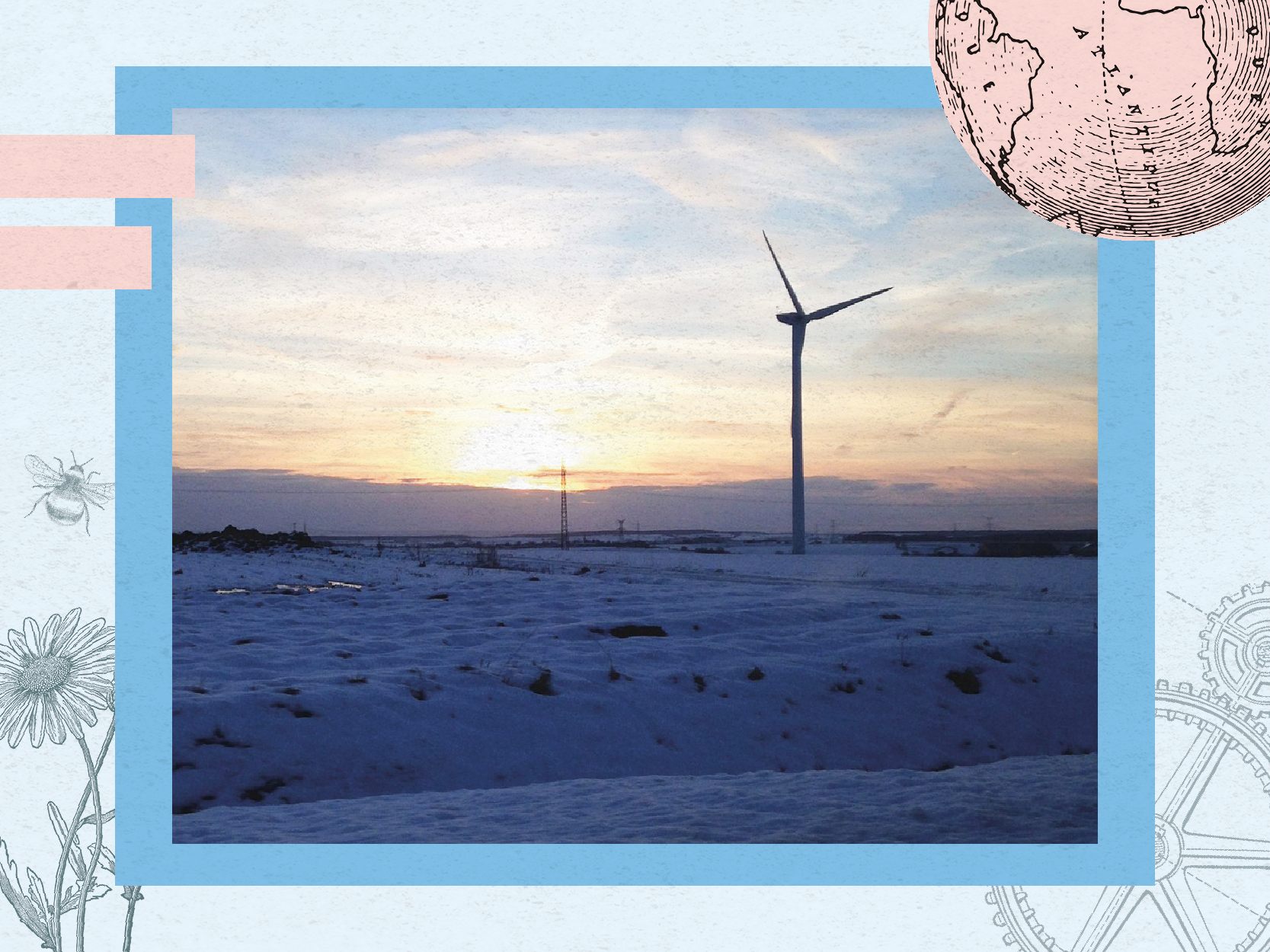 Ett vindkraftverk i ett snölandskap i solnedgång. Foto.